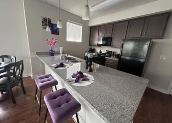 Luxe King Bd W Resort Amenities hotel thumbnail 6
