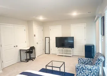 Ruby hotel thumbnail 6
