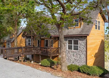 Serenity Oaks Lodge hotel thumbnail 2