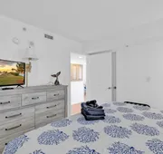 Beachfront Spacious King Suite with Resort Access Free Parking! hotel detail image 5