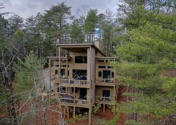 Secluded Luxury Lodge Near Downtown Blue Ridge - Great Views hotel thumbnail 2