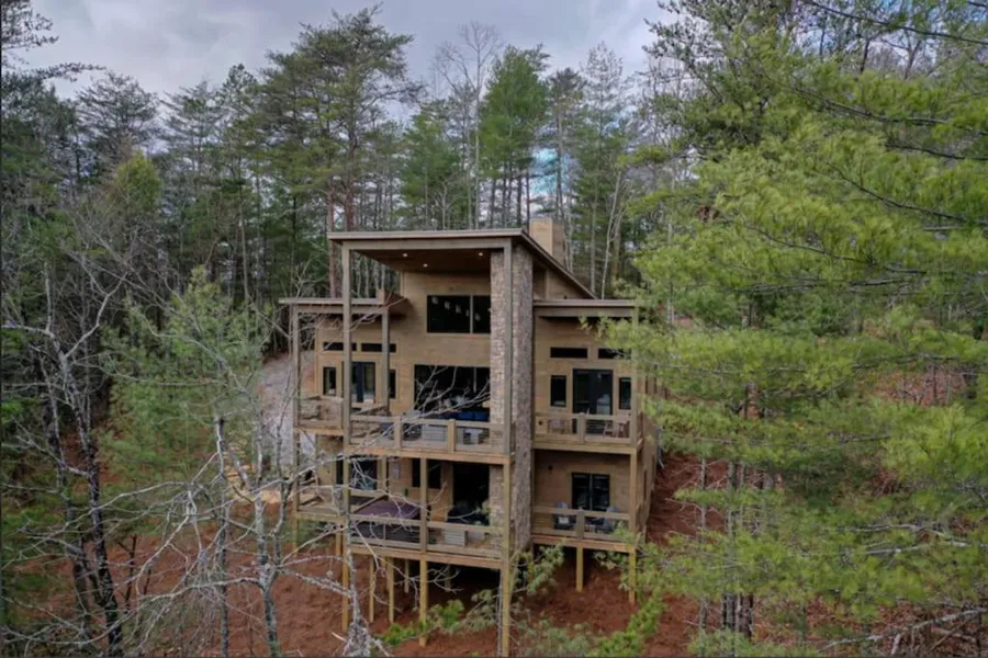 Secluded Luxury Lodge Near Downtown Blue Ridge - Great Views hotel detail image 2