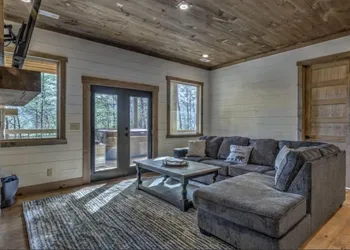 Secluded Luxury Lodge Near Downtown Blue Ridge - Great Views hotel thumbnail 5