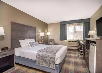 Baymont Inn Baldwin hotel thumbnail 4