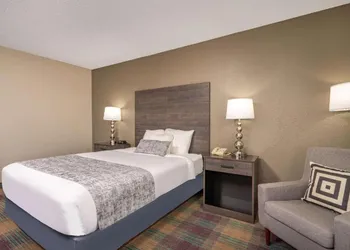 Baymont Inn Baldwin hotel thumbnail 5