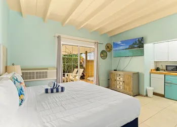 The Ocean View Inn & Pub hotel thumbnail 3