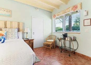The Ocean View Inn & Pub hotel thumbnail 5