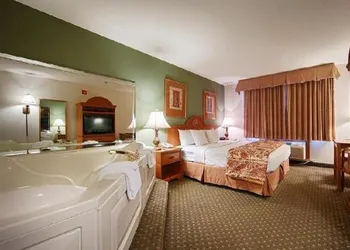 Lake Hartwell Inn and Suites hotel thumbnail 3