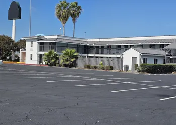 Quality Inn & Suites hotel thumbnail 2