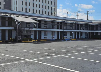 Quality Inn & Suites hotel thumbnail 3