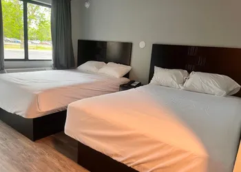 Suites on market hotel thumbnail 3