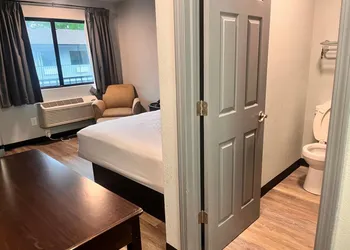 Suites on market hotel thumbnail 7