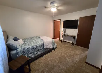 Swin Housing- Main Street Suite hotel thumbnail 4