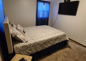 Swin Housing- Main Street Suite hotel thumbnail 6