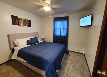 Swin Housing- Main Street Suite hotel thumbnail 7