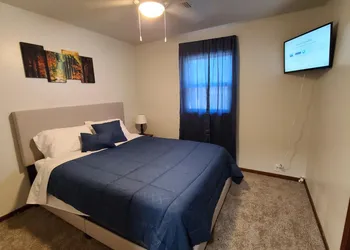 Swin Housing- Main Street Suite hotel thumbnail 8