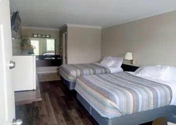 American Patriot Family Inn aka Oak Grove Inn hotel thumbnail 3