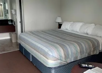 American Patriot Family Inn aka Oak Grove Inn hotel thumbnail 5