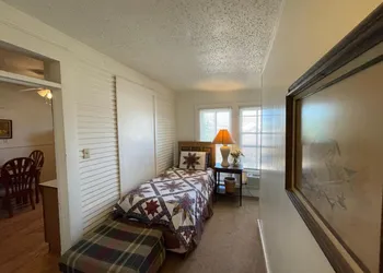 Carriage Inn Bandera Suite 2 hotel thumbnail 7