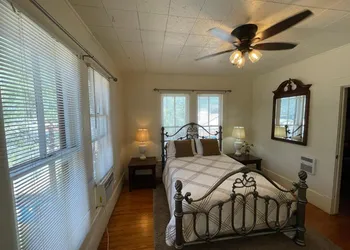 Carriage Inn Bandera Suite 2 hotel thumbnail 8