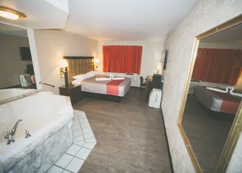 Economy Inn hotel thumbnail 5