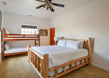 Laid Back Lodge Spacious Retreat in Lenoir City hotel thumbnail 6
