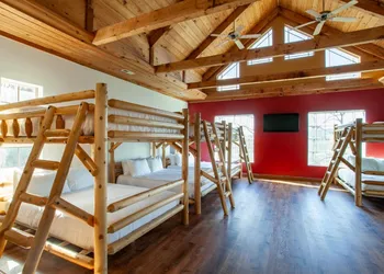 Laid Back Lodge Spacious Retreat in Lenoir City hotel thumbnail 7