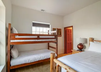 Laid Back Lodge Spacious Retreat in Lenoir City hotel thumbnail 8