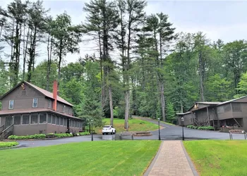 Waterview Seven Bedroom Riverside Lodge hotel thumbnail 8
