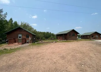 Flyway Resort ‘The Bear Den’ on Wilson Lake hotel thumbnail 4