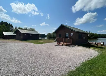 Flyway Resort ‘The Bear Den’ on Wilson Lake hotel thumbnail 5