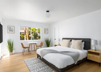 Studio in Santa Monica with Private Patio hotel thumbnail 2