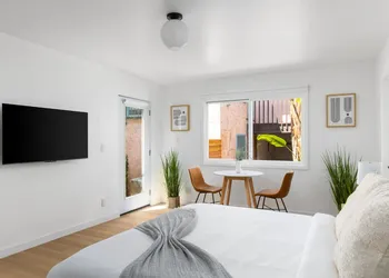 Studio in Santa Monica with Private Patio hotel thumbnail 4