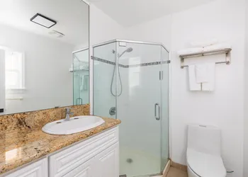 Studio in Santa Monica with Private Patio hotel thumbnail 5