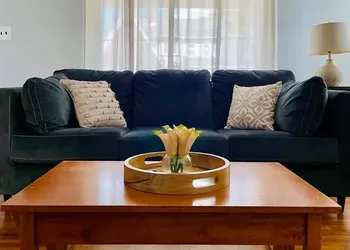 Green Roof Inn - Centrally Located 2BR/1BA Home hotel thumbnail 8