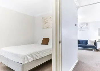 New! Bright and stylish Apt in Niagara Falls hotel thumbnail 4