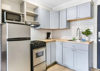 New! Bright and stylish Apt in Niagara Falls hotel thumbnail 6