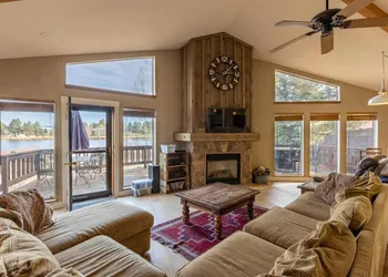 Lakeside Lodge hotel thumbnail 6
