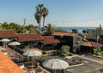 Woods Cove Inn hotel thumbnail 2