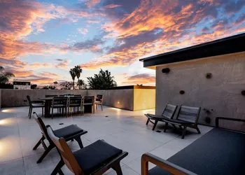 Modern Resort-Style Home in West Hollywood hotel thumbnail 2