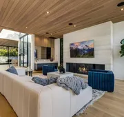 Modern Resort-Style Home in West Hollywood hotel detail image 3