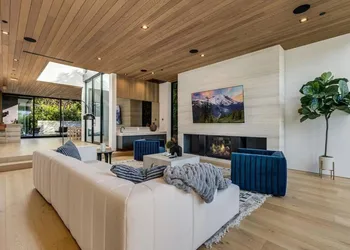 Modern Resort-Style Home in West Hollywood hotel thumbnail 3