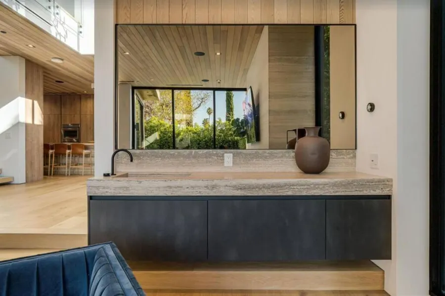 Modern Resort-Style Home in West Hollywood hotel detail image 6
