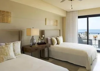 Oceanfront Penthouse hotel thumbnail 5