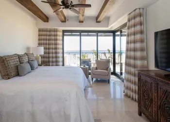 Oceanfront Penthouse hotel thumbnail 7