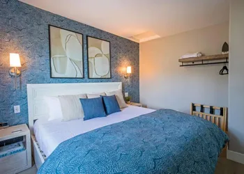 Newly Remodeled Oceanfront Mini Suite at the Black Sands Inn hotel thumbnail 4