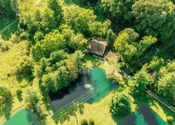 Fishing Lodge! 4 Queens 6 Twins 8 acres 3 Stocked Ponds Hot Tub Arcade hotel thumbnail 2