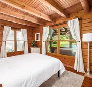 Fishing Lodge! 4 Queens 6 Twins 8 acres 3 Stocked Ponds Hot Tub Arcade hotel detail image 5