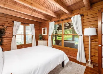 Fishing Lodge! 4 Queens 6 Twins 8 acres 3 Stocked Ponds Hot Tub Arcade hotel thumbnail 5
