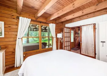 Fishing Lodge! 4 Queens 6 Twins 8 acres 3 Stocked Ponds Hot Tub Arcade hotel thumbnail 7